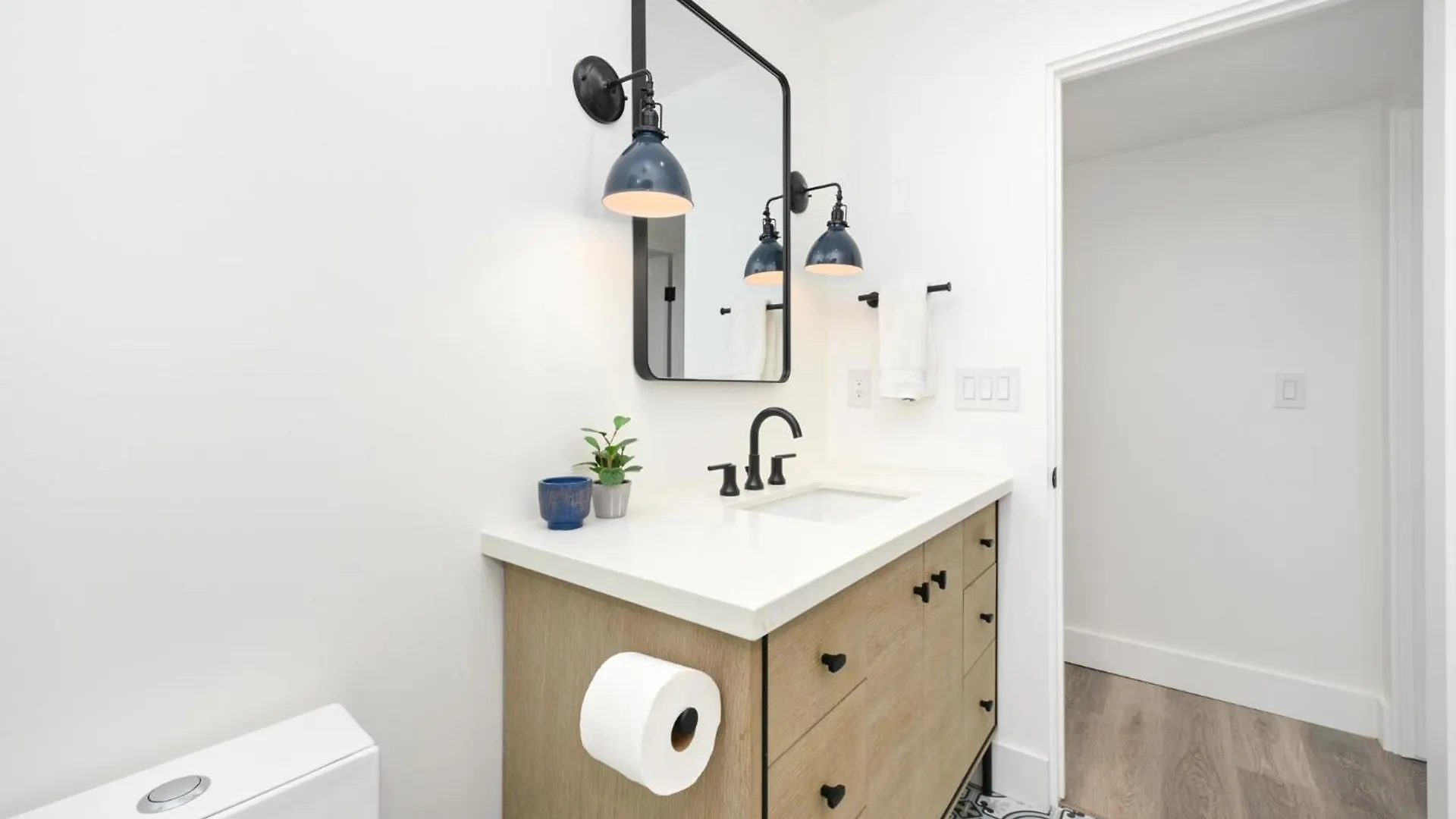 3 Bedroom Renovated Condo On Balboa Island Newport Beach 0*,